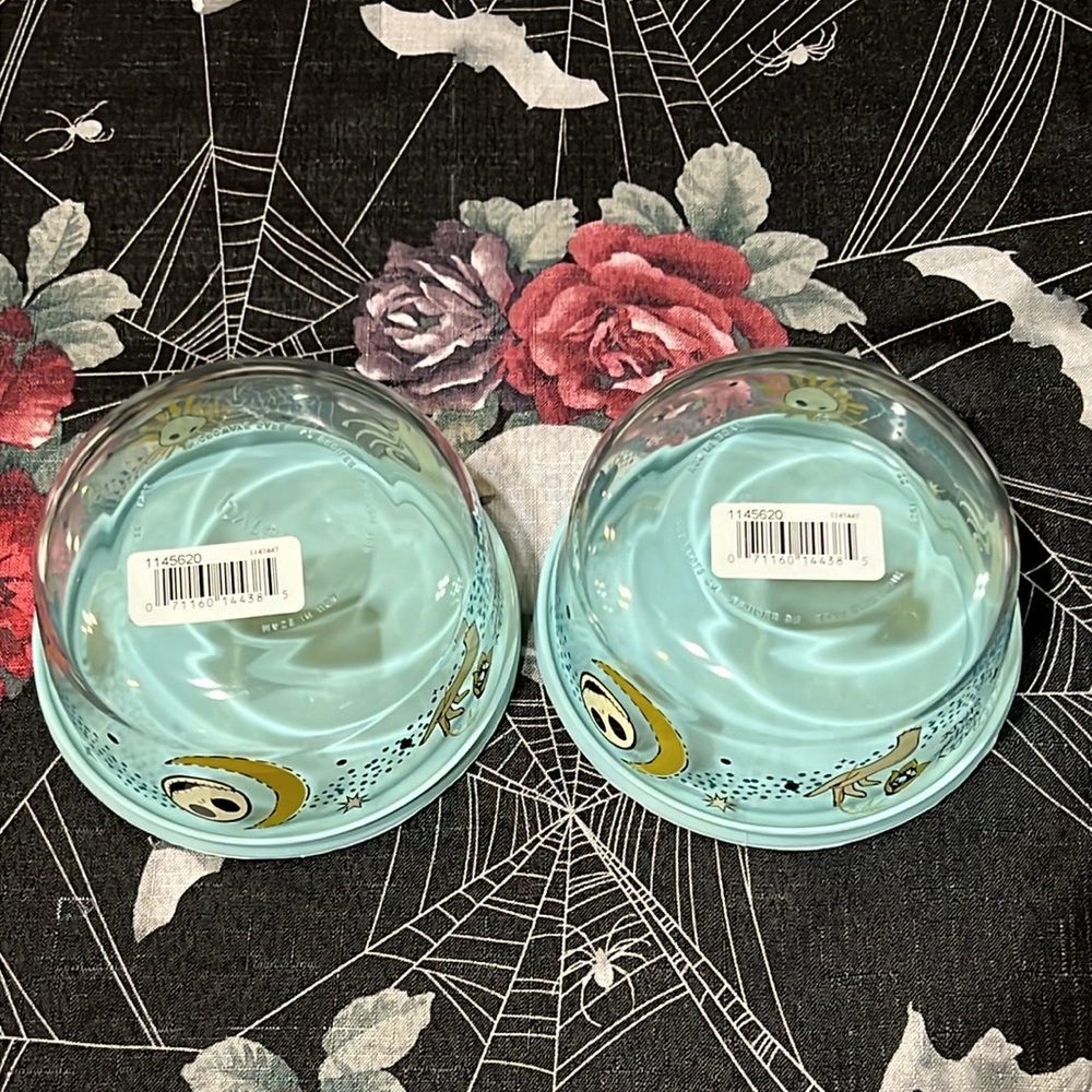 2 DISNEY Tim Burton’s The Nightmare Before Christmas PYREX 4 Cup Bowls W/Lids - Picture 12 of 12